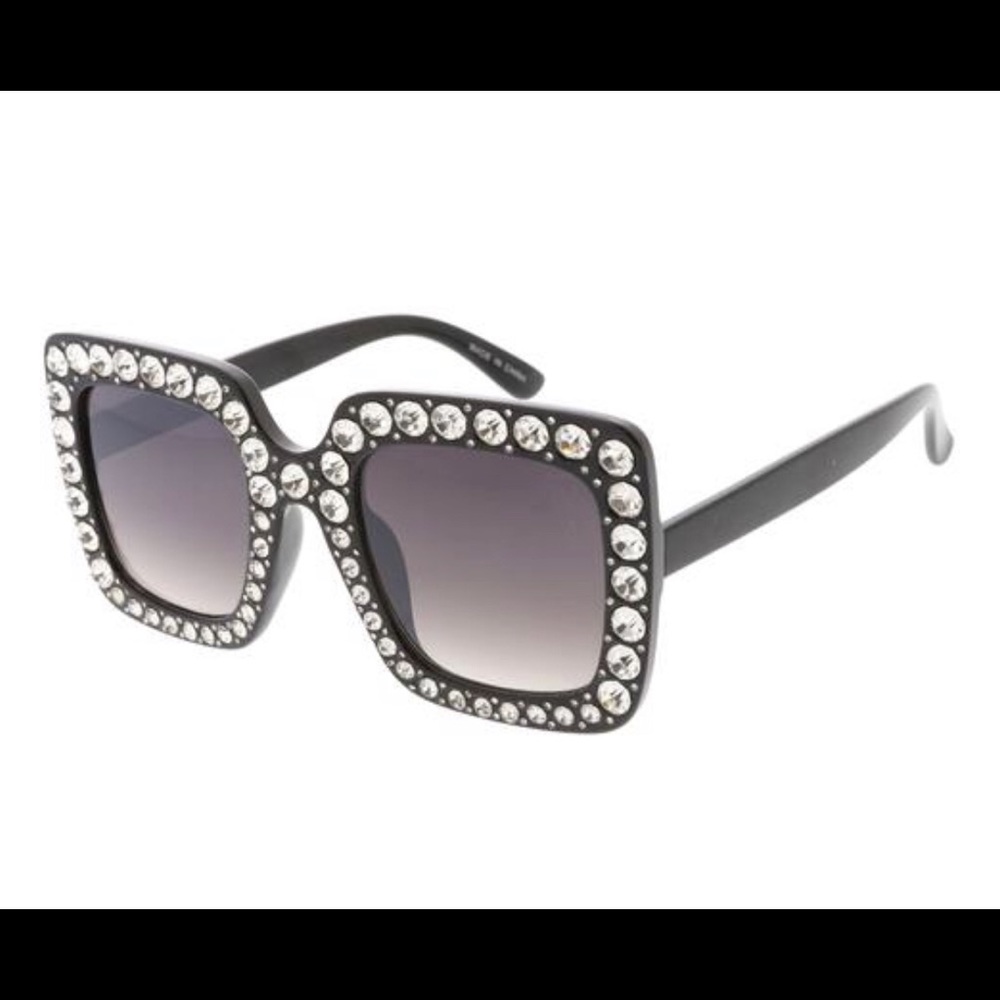 Black large Hollywood style sunglasses NWT